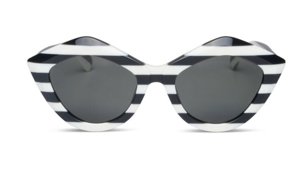 Delphine C3 Black and White